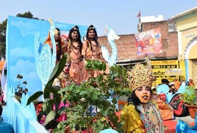 अयोध्या में दीपोत्सव के मौके पर निकलीं भव्य झांकियां, राम मंदिर में पहली बार जलेंगे 11 हजार दीप