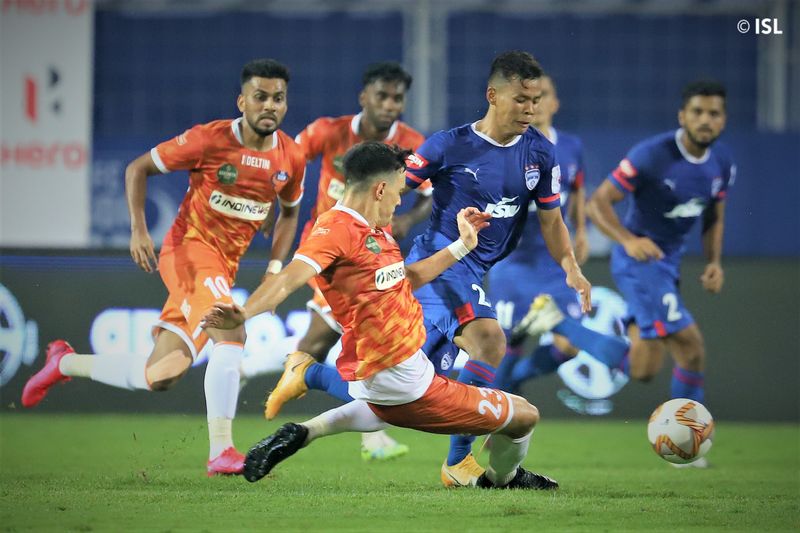 ISL football Bengaluru fc and FC goa  match ended in a draw 2 2 goal ckm