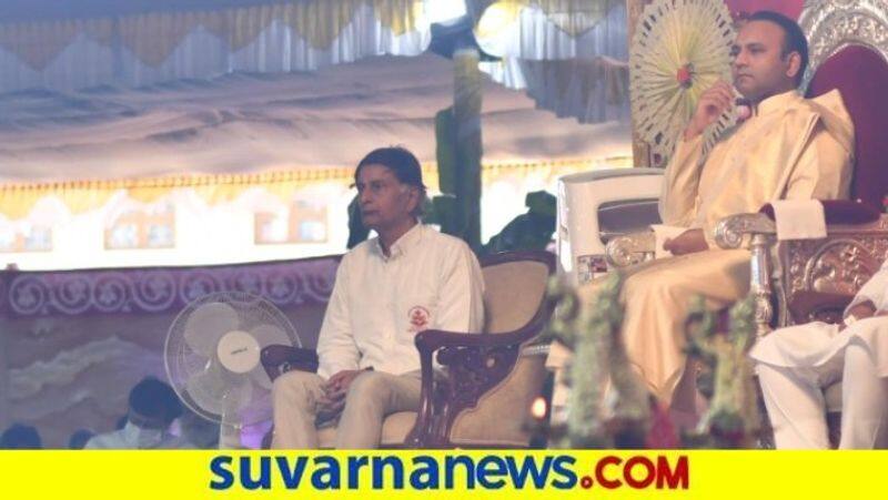 Sunil Gavaskar Visits sathya sai Ashram chikkaballapura snr