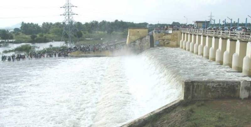 Due to heavy rains in Chennai throughout the night, the water flow in Sembarambakkam lake has increased KAK