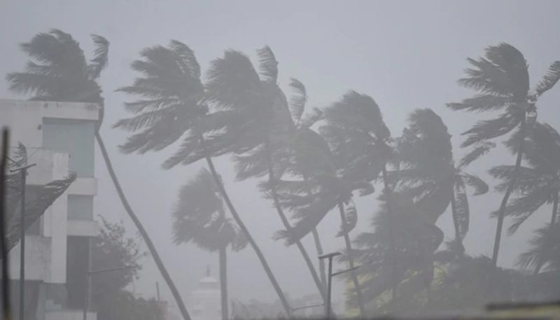 burevi cyclone heavy alert in kerala