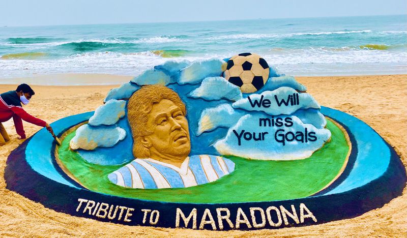 sudarsan pattnaik pays tribute to football legend diego maradona through sand art ckm