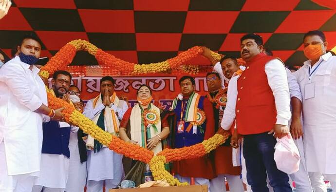 তৃণমূল ছেড়ে বিজেপিকে খোদ মন্ত্রীর ভাই, ভোটের আগে বাংলায় বদলাচ্ছে রাজনৈতিক চালচিত্র