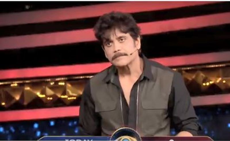 <p style="text-align: justify;">శనివారం ఎపిసోడ్లో కిచెన్లో అఖిల్కి, అభిజిత్కి మధ్య మరోసారి వివాదం జరిగింది. తాను మంచిగా మాట్లాడాలని ఎంత ట్రై చేసినా, ఆ మనిషి అర్థం చేసుకోవడం లేదు, నన్ను యాక్సెప్ట్ చేయడం లేదని అభిజిత్ విషయంలో అఖిల్ బాధపడుతున్నాడు. ఇక అభిజిత్.. అతను సంబంధం లేని విషయాల్లో ఇన్వాల్వ్ అవుతున్నాడని విమర్శించారు. దీంతో వీరి మధ్య మాటల యుద్ధం జరిగింది. వీరిని సోహైల్, అవినాష్ సముదాయించారు. ఆ తర్వాత పంకజ కస్తూరికి సంబంధించి శ్వాస తీసుకోవడం, నవ్వడం చేశారు. అనంతరం స్కాందాన్షి ఇన్ఫ్రాకి సంబంధించిన టాస్క్ చేశారు. </p>
<p style="text-align: justify;">శనివారం ఎపిసోడ్లో కిచెన్లో అఖిల్కి, అభిజిత్కి మధ్య మరోసారి వివాదం జరిగింది. తాను మంచిగా మాట్లాడాలని ఎంత ట్రై చేసినా, ఆ మనిషి అర్థం చేసుకోవడం లేదు, నన్ను యాక్సెప్ట్ చేయడం లేదని అభిజిత్ విషయంలో అఖిల్ బాధపడుతున్నాడు. ఇక అభిజిత్.. అతను సంబంధం లేని విషయాల్లో ఇన్వాల్వ్ అవుతున్నాడని విమర్శించారు. దీంతో వీరి మధ్య మాటల యుద్ధం జరిగింది. వీరిని సోహైల్, అవినాష్ సముదాయించారు. ఆ తర్వాత పంకజ కస్తూరికి సంబంధించి శ్వాస తీసుకోవడం, నవ్వడం చేశారు. అనంతరం స్కాందాన్షి ఇన్ఫ్రాకి సంబంధించిన టాస్క్ చేశారు. </p>