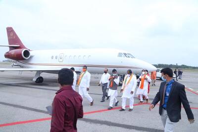 అమిత్ షా హైదరాబాద్ పర్యటన... భాగ్యలక్ష్మి అమ్మవారి దర్శనంలో ప్రారంభం (ఫోటోలు)