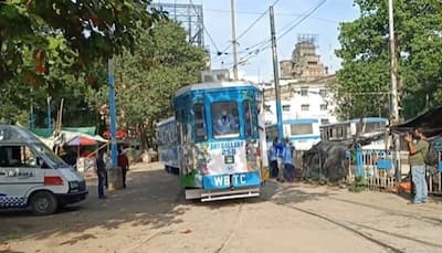 শহরে আসছে 'আর্ট গ্যালারি-ট্রাম',  শিক্ষার্থীদের ৫০ শতাংশ ছাড়, দেখুন ছবি