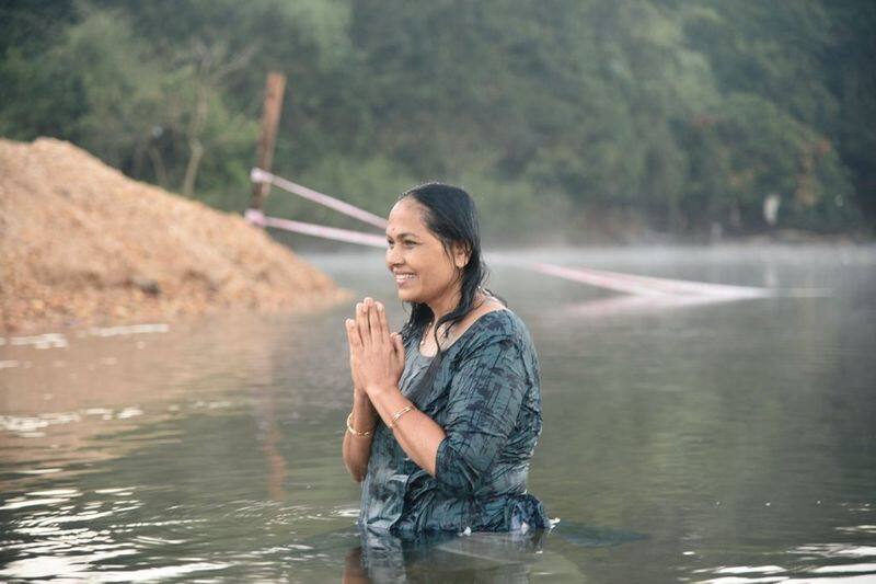 udupi and chikmagalur MP Shobha karandlaje Holy bath  in Tunga River mah