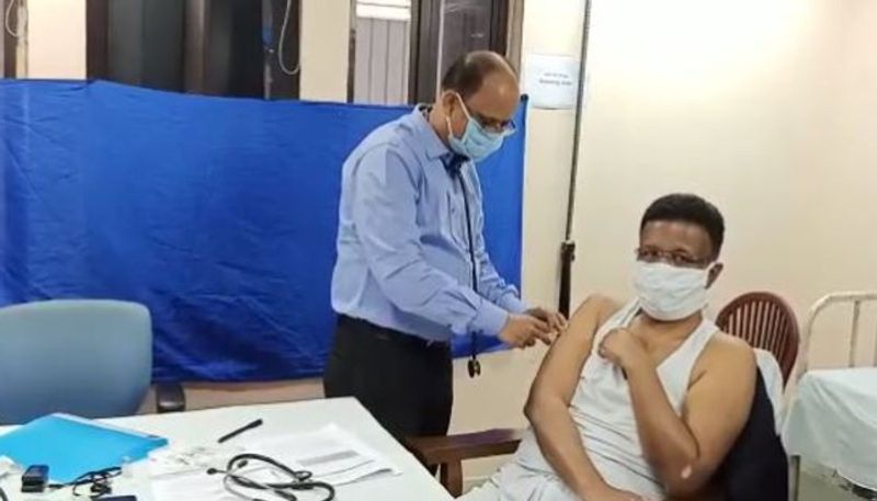 Firhad Hakim administers trial dose of Covaxin in Kolkata-dbr