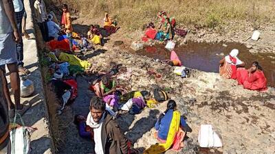 बारात लेकर जा रही ट्रैक्टर-ट्रॉली पलटी, 15 फीट नाले में गिरे बाराती, दूल्हा समेत 6 की मौत, देखिए तस्वीरें