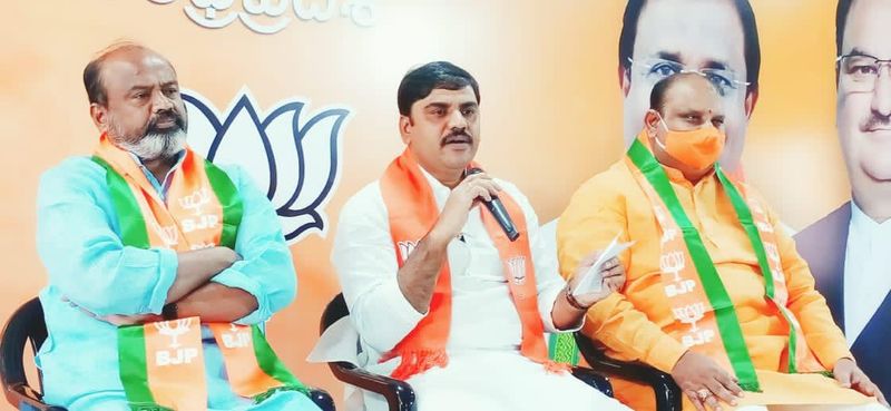 bjp leader vishnuvardhan reddy satires on cpi leader narayana