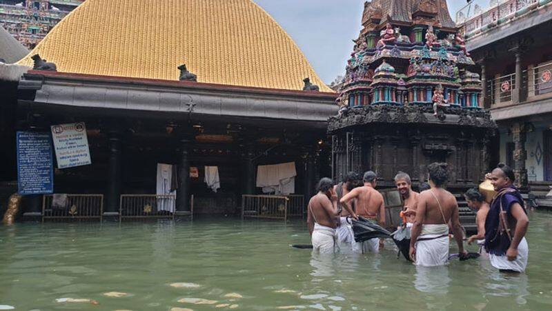 heavy rain...Chidambaram Natarajar temple flooded