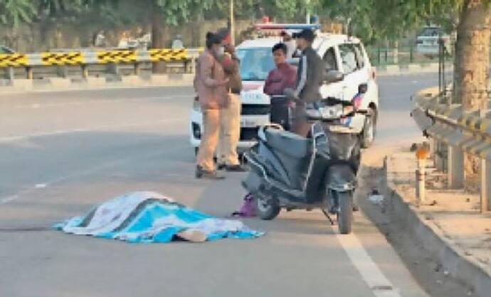 दर्दनाक मंजर: हादसे के बाद सड़क से चिपक गईं मां-बेटी की लाश, मरने के बाद भी सीने से चिपकी रहीं दोनों