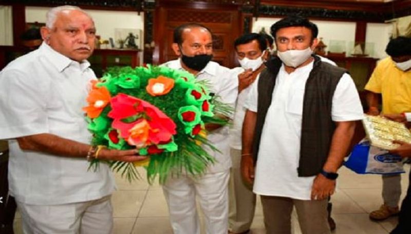 Former MLA M Rajanna Meets CM BSY Who Joined recently BJP rbj