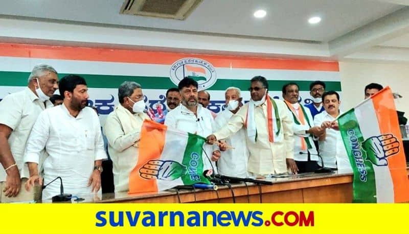 Former Minister madikeri JDS Leader G Vijay Joins Congress rbj