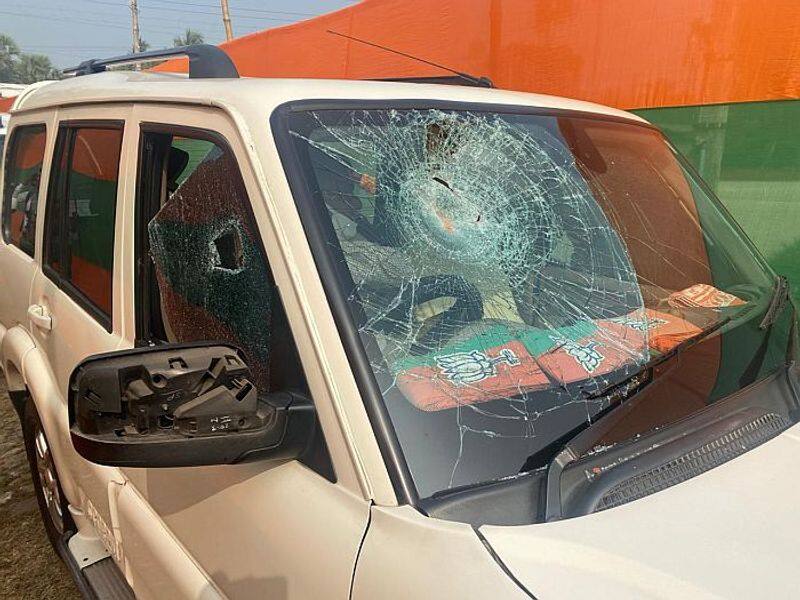 West Bengal BJP leaders convoy attacked cars vandalised