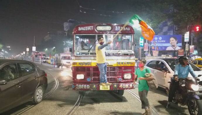 বিজেপি সভাপতির কনভয়ে হামলা, প্রতিবাদ-বিক্ষোভে অবরুদ্ধ হল কলকাতার বিভিন্ন রাস্তা