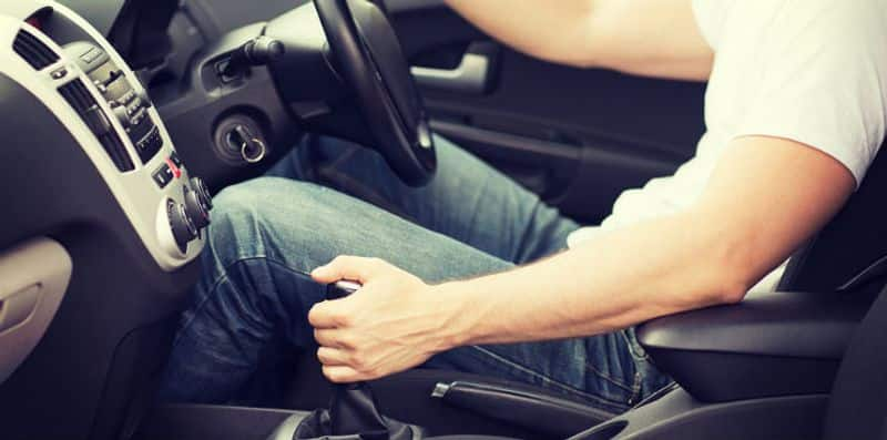 Five reasons to why you should choose a manual car in Indian roads prn