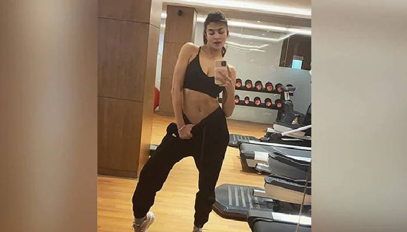 Jacqueline Fernandez s Workout Pic is viral