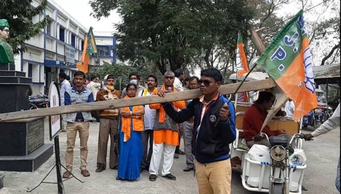 'ধান না কিনলে কান ধরে ওঠবস', স্মারকলিপি দিতে গিয়ে বিডিওকে হুঁশিয়ারি বিজেপি নেতার