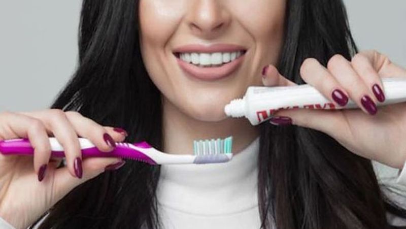 tips for choosing the right brush to keep your teeth healthy in tamil mks