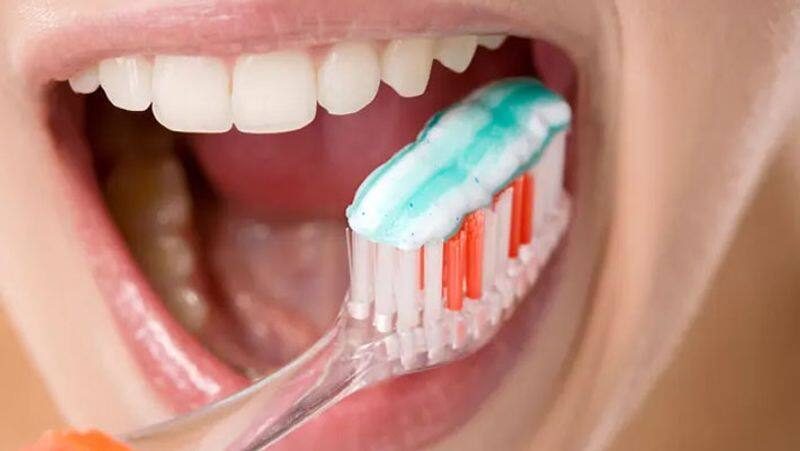 tips for choosing the right brush to keep your teeth healthy in tamil mks