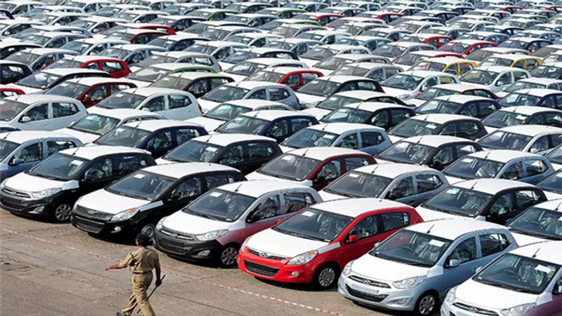 Two Accused Arrested for Selling Cars in Bengaluru grg