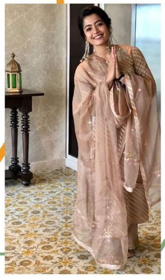 <p>Sandalwood actress and Kodagu beauty Rashmika Mandanna is on cloud nine after her first film song 'Belageddu Yara Mukhava' from her first film 'Kirik Party' breached the 100-million mark.</p>
