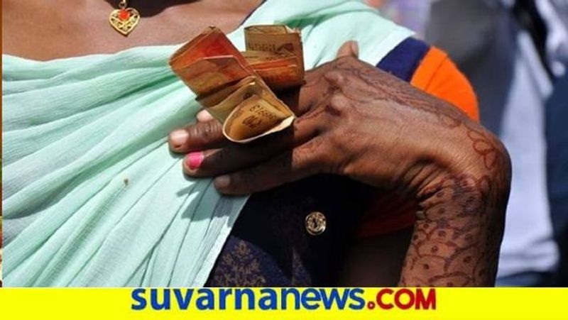 Auto Driver Beaten By Transgenders For Urinate in front Of House in Kolar snr