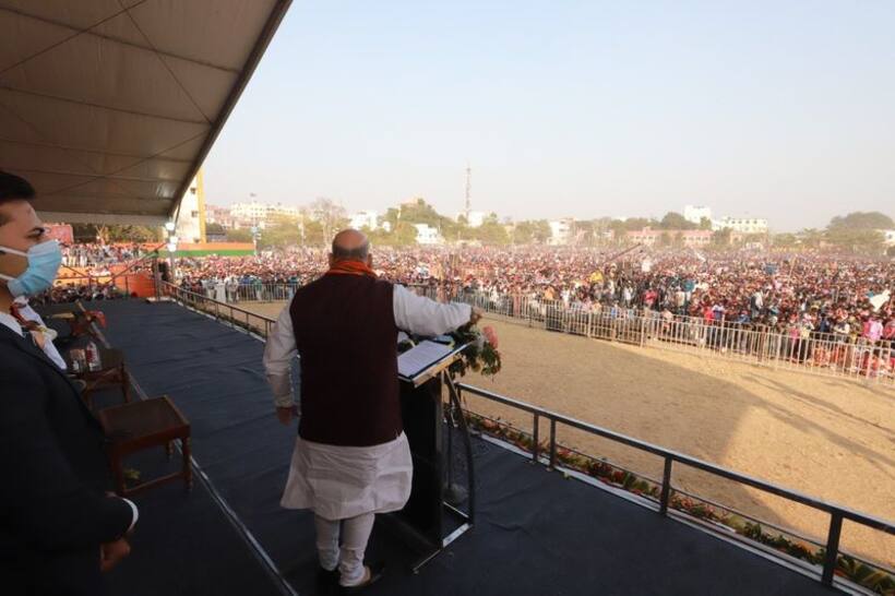 Mamata Banerjee will be left alone before the 2021 Bengal polls: Amit Shah