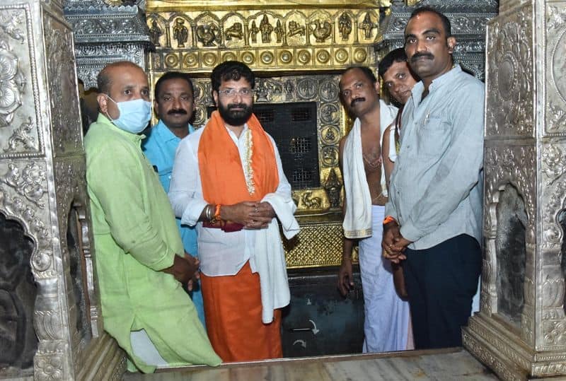 bjp secretary CT Ravi Visits sri krishna mutt udupi rbj