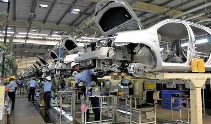 Toyota की गाड़ियों की डिलीवरी में होगी देर, कंपनी ने इस वजह से रोका प्रोडक्शन