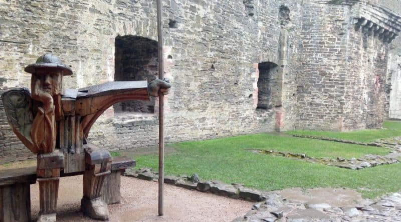 london walk travelogue by Nidheesh Nandanam Conwy castle