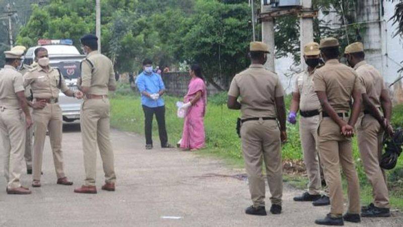 yong man try to suicide at collector office in tirunelveli vel