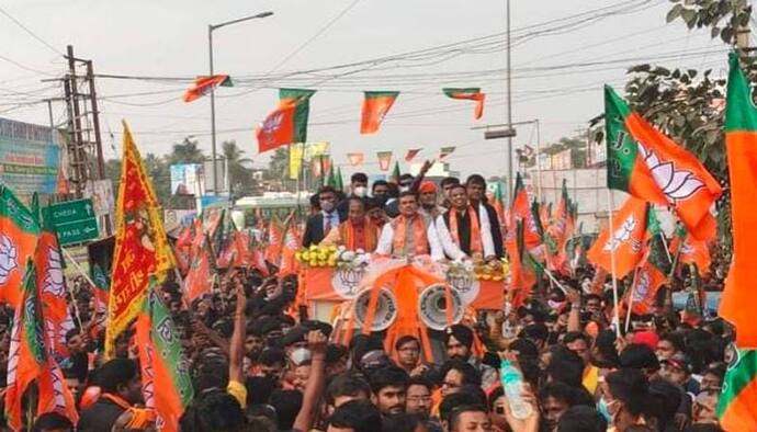 নন্দীগ্রামের পর শুভেন্দুর সভা ঘিরে ফের বিশৃঙ্খলা, পুরুলিয়ায় পতাকা লাগানো গাড়ি ঘিরে উত্তেজনা