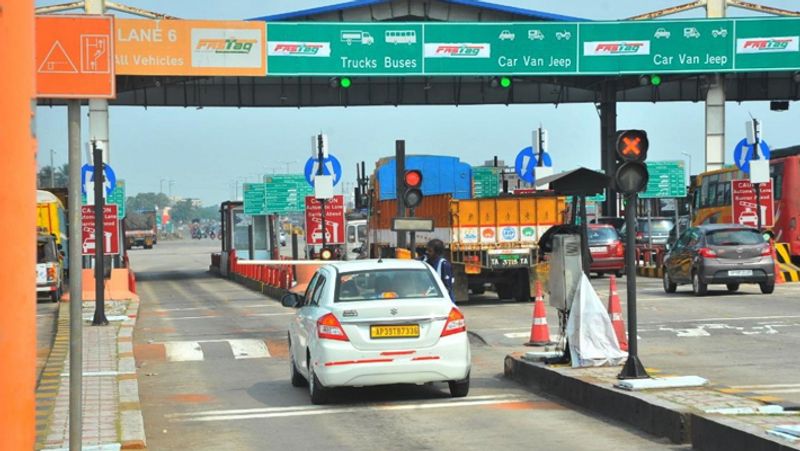 Abohar Sriganganagar road toll free due to toll plaza staff organize a protest