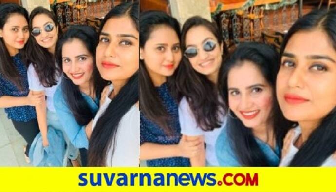 <p>ನಟಿ &nbsp;ಅಮೂಲ್ಯಾ &nbsp;ಜತೆ ಇರುವ ಪೋಟೋವನ್ನು ವೈಷ್ಣವಿ ಗೌಡ ಹಂಚಿಕೊಂಡಿದ್ದಾರೆ.</p>
