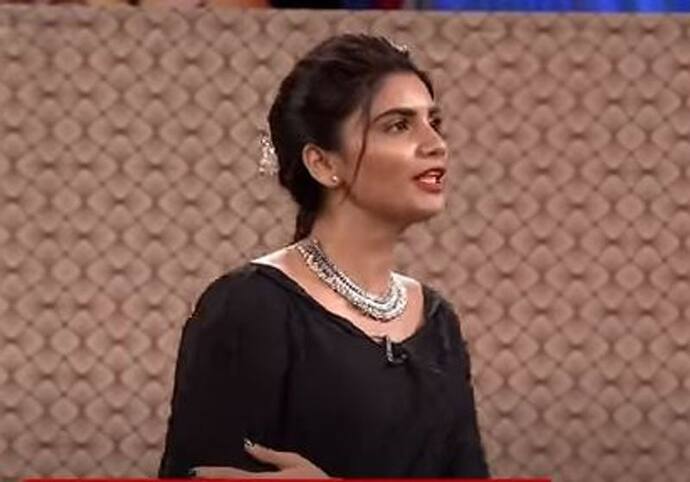 వర్ష దిగాలుగా ఉంది. ఏమైంది వర్ష చేయ్యంత ఇలా అయ్యిందని ఇమ్మాన్యుయెల్‌ అడుగుతాడు. ఒక మగ నీడ నామీద పడిందని, యాసిడ్‌ వేసి తుడిచేశా అని చెబుతుంది.   నేను నీకు నీడలాగానే ఉంటా కదా వర్ష అని అంటే నువ్వు నీడ కాదు నా తోడు అంటుంది వర్ష.