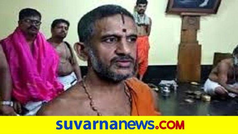 Pejawara Swamiji Attend Paadapooja in Dalit Colony After Hamsalekha Criticism in Shivamogga grg