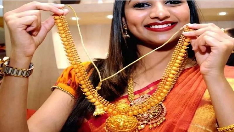 Kerala Gold Rate November 7 2024: Price of 8 gram gold DROPS below Rs 58,000; check details dmn