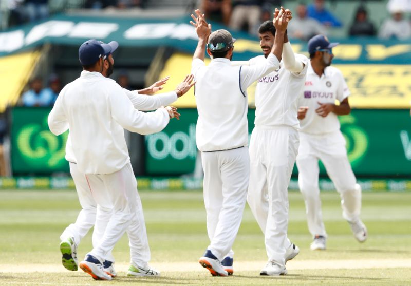 Boxing day test Australia lead by 2 runs at a loss of six wickets ckm