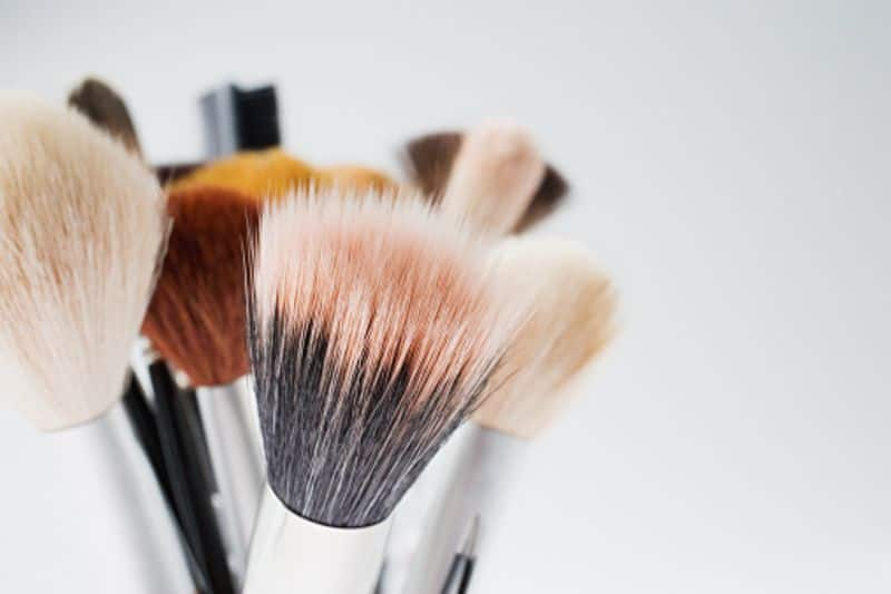 How to clean your makeup brush