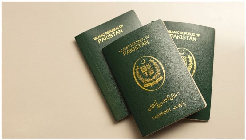 Shortage of lamination papers, Pakistanis unable to get passports - bsb