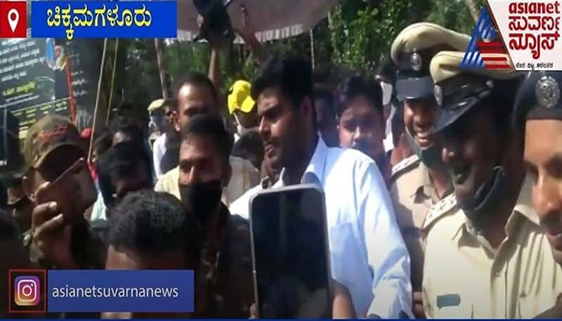 People Rush For Selfie With Annamalai Chikkamagalur mah