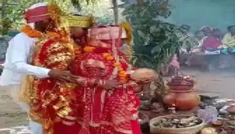 youth marries two woman together in bastar