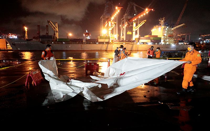 Indonesia sends plane parts of crashed Sriwijaya Air jet to US, UK for investigation-dnm