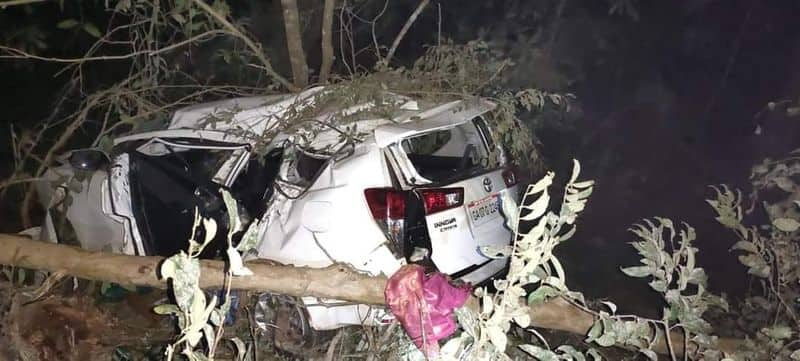 Union Minister shripad naik Wife and PA Dies after His car overturned at ankola rbj