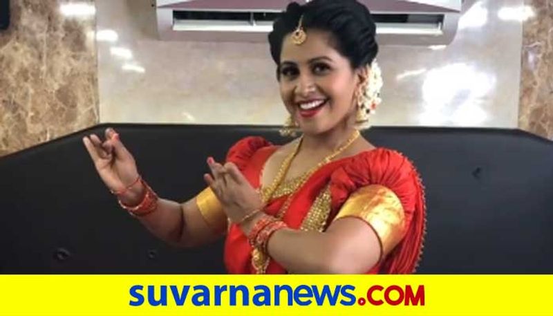 anchor anushree dance for bhajarangi sri krishna song in Caravan vcs