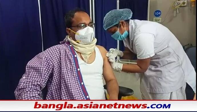 সাফাই কর্মীকেই প্রথম টিকা, কোভিড যোদ্ধাদের অবদান ভূললো না মুর্শিদাবাদ