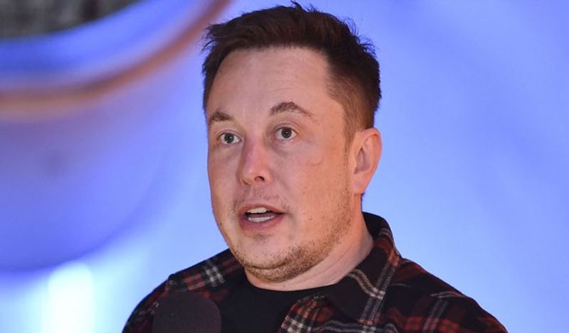 Elon Musk loses world richest title One tweet costs him 15 billion dollars pod