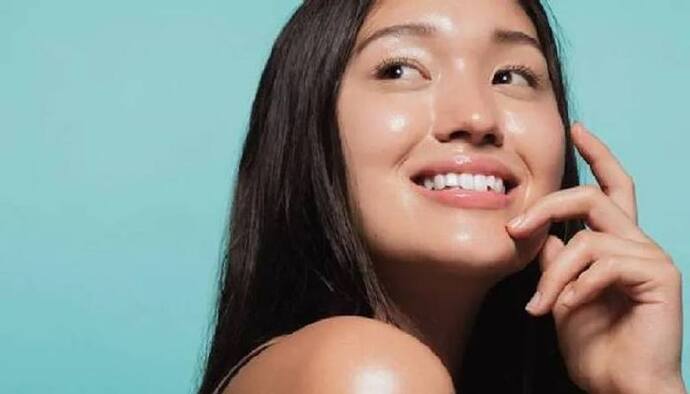 <p style="text-align: justify;">People who have dry skin will know how it feels to have a flaky texture. There are many creams and serums to solve the problem, but here are a few key ingredients that might help to heal your skin.</p>
